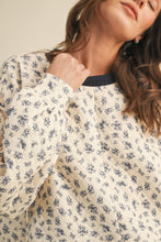 Load image into Gallery viewer, AnnieWear Quilted Floral Print Set in Cream/Navy
