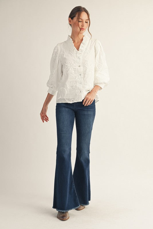 Jodifl Solid Color Textured 3D Floral Top in White – June Adel
