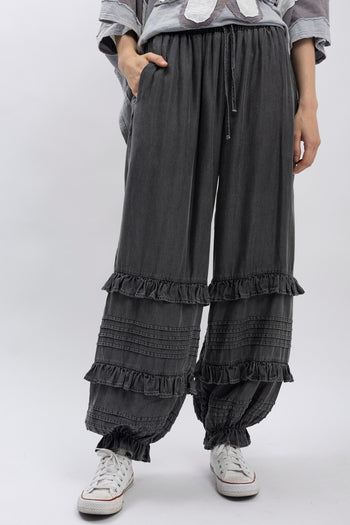 BlueVelvet Chambray Tiered Ruffle Joggers in Black