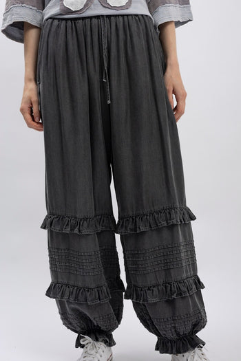 BlueVelvet Chambray Tiered Ruffle Joggers in Black