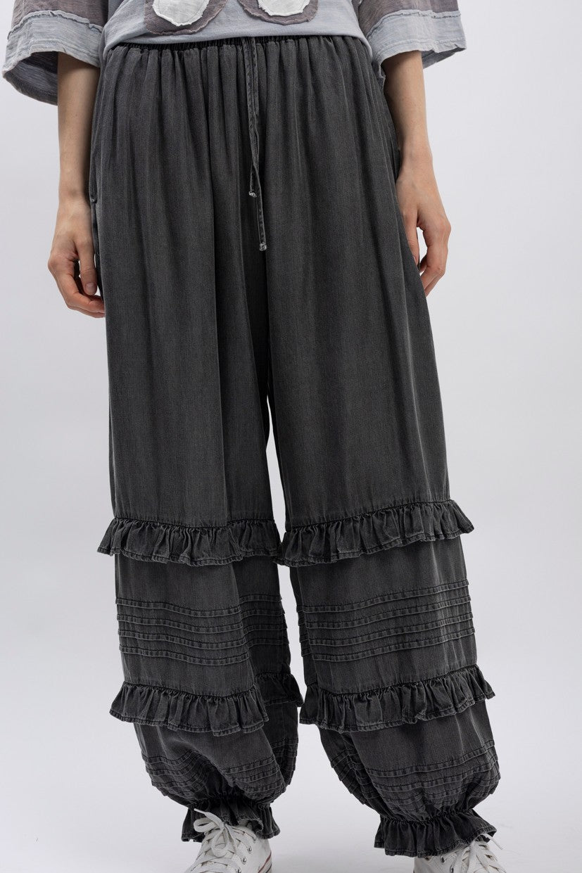 BlueVelvet Chambray Tiered Ruffle Joggers in Black