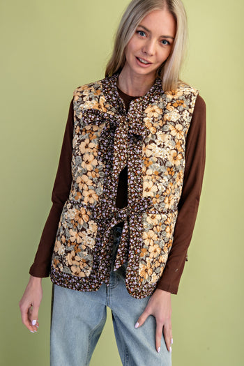 GiGio Contrasting Floral Print Quilted Vest in Brown