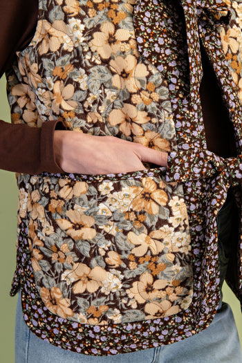 GiGio Contrasting Floral Print Quilted Vest in Brown