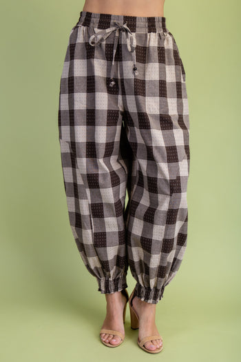 GiGio Checkered Print Balloon Joggers in Dark Espresso