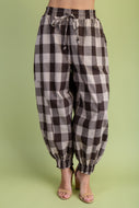 GiGio Checkered Print Balloon Joggers in Dark Espresso