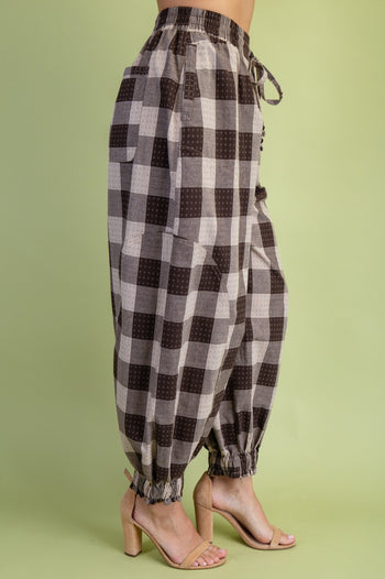 GiGio Checkered Print Balloon Joggers in Dark Espresso