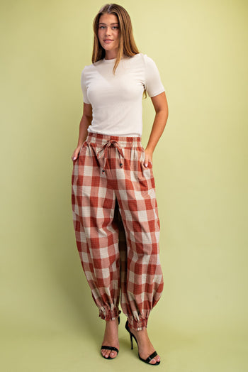 GiGio Checkered Print Balloon Joggers in Rust