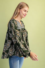Load image into Gallery viewer, GiGio Printed Balloon Sleeve Top in Olive Mix
