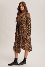 Load image into Gallery viewer, Forte Leopard Print Button Front Midi Dress in Leopard
