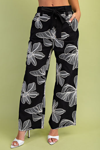 GiGio Floral Embroidered Pants in Black