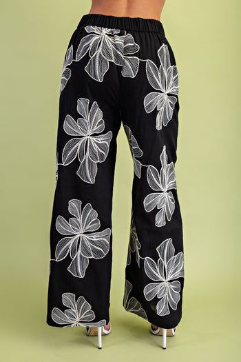 GiGio Floral Embroidered Pants in Black