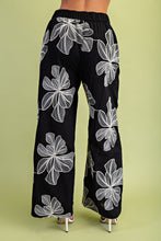 Load image into Gallery viewer, GiGio Floral Embroidered Pants in Black
