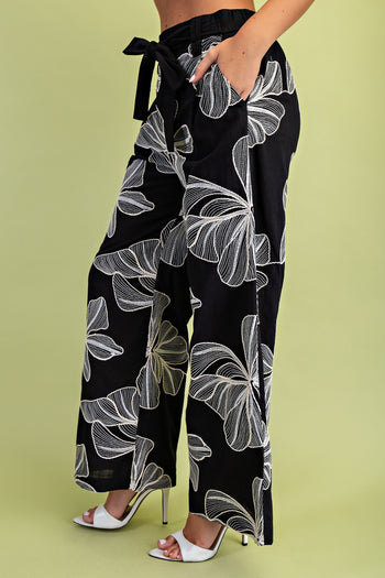 GiGio Floral Embroidered Pants in Black