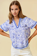 Load image into Gallery viewer, Doe &amp; Rae Floral Print Boxy Top in Periblue
