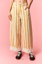 Load image into Gallery viewer, Peach Love Stripe Printed Rolled Cuff Barrel Jeans in Light Yellow
