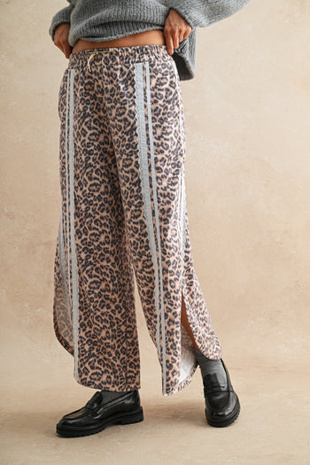 LovLov Leopard Print and Lace Detailed Tulip Pants in Leopard