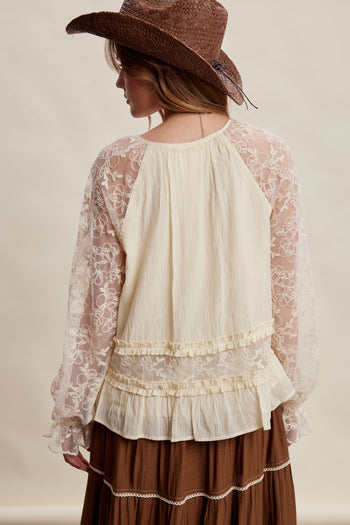 Listicle Floral Lace Sleeve Tiered Lined Boho Top in Ecru