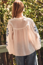 Load image into Gallery viewer, Oddi Crinkled Peasant Top in White
