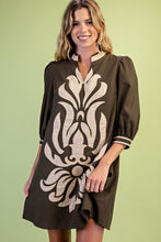 Load image into Gallery viewer, GiGio Linen Blend V-neck Applique Mini Dress in Olive
