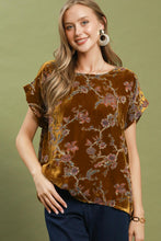 Load image into Gallery viewer, Umgee Mix Floral Velvet Boxy Top in Camel Mix
