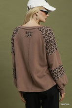 Load image into Gallery viewer, Umgee Leopard Mix Thermal Top in Mocha

