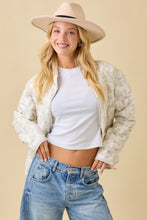 Load image into Gallery viewer, Main Strip Vintage Print Quilted Woven Jacket in Light Grey
