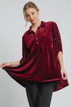 Load image into Gallery viewer, Umgee Velvet Tunic Top with Pearls in Wine
