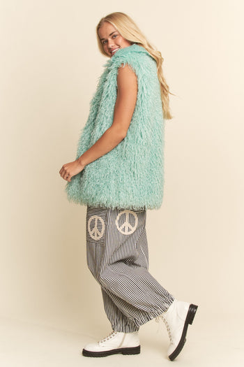 Davi & Dani Shaggy Faux Fur Vest in Mint
