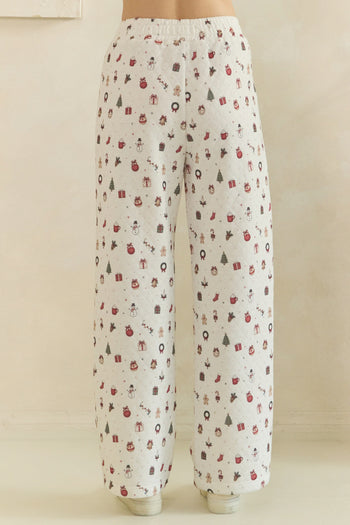 Veveret Cozy Holiday Print Lounge Pants in White Combo