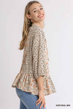 Load image into Gallery viewer, Umgee Contrasting Mixed Floral Top Natural Mix
