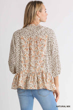 Load image into Gallery viewer, Umgee Contrasting Mixed Floral Top Natural Mix

