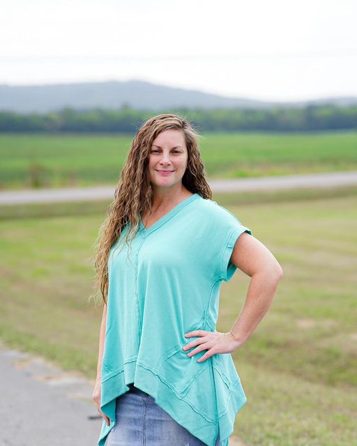 Easel Sharkbite Hem Tunic Top in Atlantis Green Top Easel   