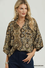 Load image into Gallery viewer, Umgee Abstract Print Balloon Sleeve Top in Moss Brown
