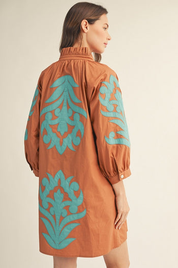 Jodifl Baroque Floral Applique Shift Dress in Toffee/Turquoise