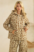 Veveret Printed French Terry Pullover Hoodie in Giraffe