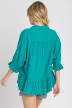 Load image into Gallery viewer, Umgee Linen Blend Top with Half Button Detail and Frayed Hemline in Jade Green
