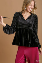 Load image into Gallery viewer, Umgee Sparkle Velvet Top with Front Neck Tie in Black
