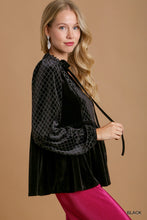 Load image into Gallery viewer, Umgee Sparkle Velvet Top with Front Neck Tie in Black

