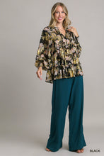 Load image into Gallery viewer, Umgee Golf Foil Floral Print Top in Black
