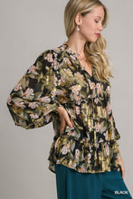 Load image into Gallery viewer, Umgee Golf Foil Floral Print Top in Black
