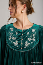 Load image into Gallery viewer, Umgee Velvet Embroidery Top in Hunter Green
