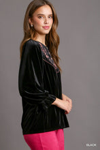 Load image into Gallery viewer, Umgee Velvet Embroidery Top in Black
