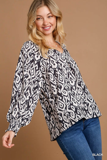 Umgee Abstract Two Tone Printed V-Neck Top in Black