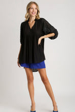 Load image into Gallery viewer, Umgee Baby Doll Tunic Top in Black
