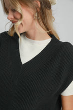 Load image into Gallery viewer, Umgee Oversized V Neck Vest in Black
