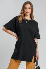 Load image into Gallery viewer, Umgee Rinse Washed Raglan Top in Black
