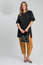 Load image into Gallery viewer, Umgee Rinse Washed Raglan Top in Black
