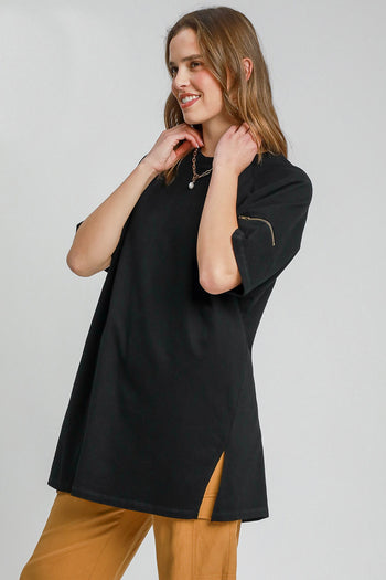 Umgee Rinse Washed Raglan Top in Black