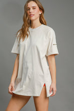 Load image into Gallery viewer, Umgee Rinse Washed Raglan Top in Oak
