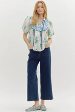 Load image into Gallery viewer, Entro Mixed Floral Print Top in Off White
